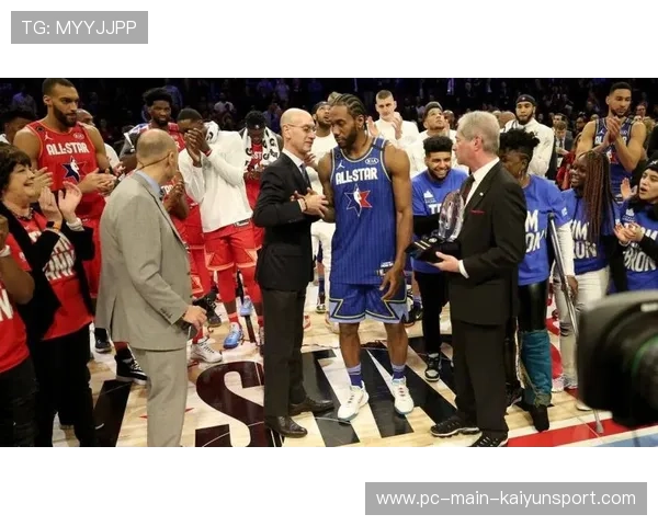 肖华与鲍尔默视察新球场,确认全明星安排 肖华与鲍尔默视察新球场,确认全明星安排